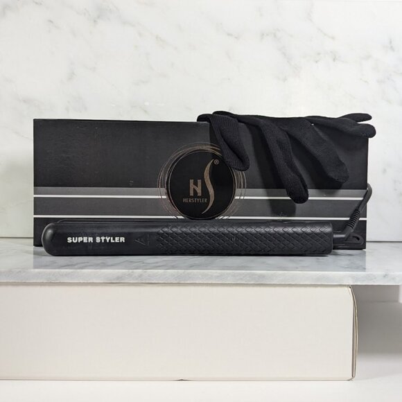 Her Styler Super Styler Straightening Iron in Black - Picture 1 of 8